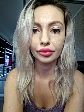 Snapshot of BritanyVegas chatting on November 4, 10:36 am BritanyVegas online show from November 4, 10:36 am