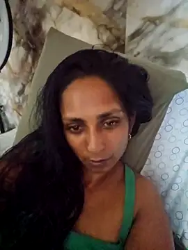 Snapshot of dreamerrrrr1 chatting on October 9, 5:33 pm dreamerrrrr1 online show from October 9, 5:33 pm