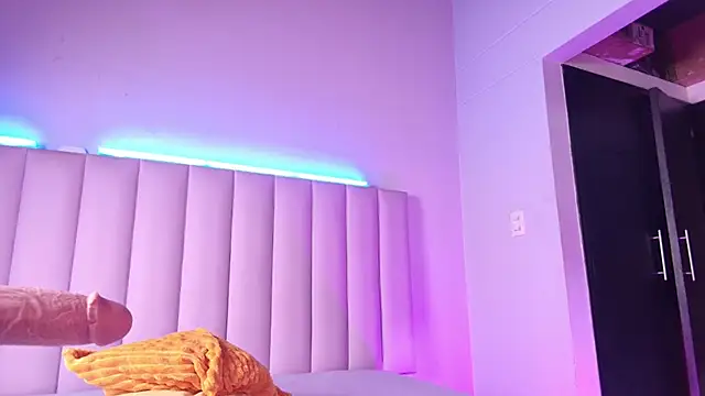 NatalieHeaveen online show from December 4, 12:14 pm