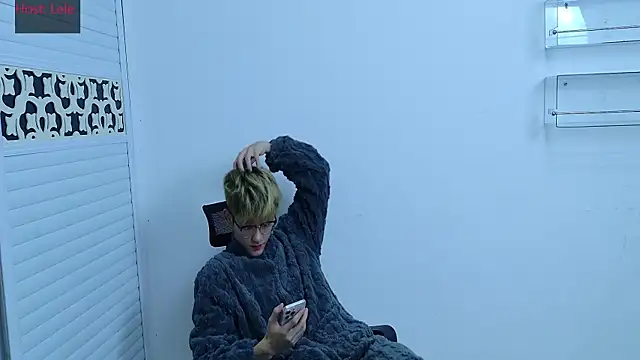 Snapshot of sexyboy-lele chatting on October 14, 12:28 pm sexyboy-lele online show from October 14, 12:28 pm