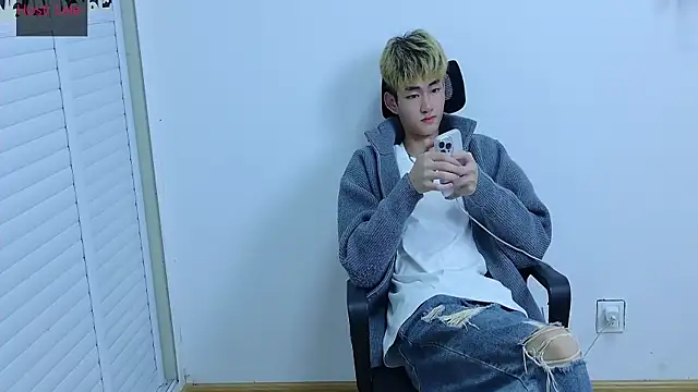 Snapshot of sexyboy-lele chatting on October 16, 12:28 pm sexyboy-lele online show from October 16, 12:28 pm