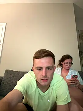 Snapshot of BellaBoux_XOXO chatting on October 9, 7:01 pm BellaBoux XOXO online show from October 9, 7:01 pm