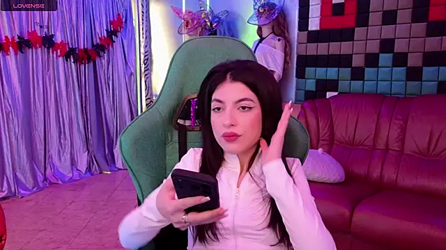 Snapshot of SinWolf_ chatting on October 17, 5:43 am SinWolf online show from October 17, 5:43 am