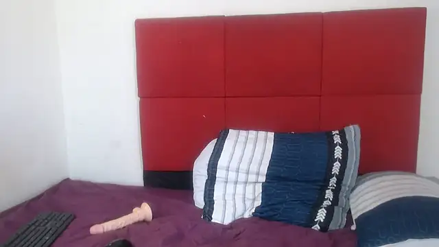 ZuriVixen online show from November 21, 8:02 am