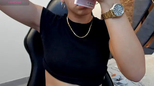 Snapshot of Vittoria_Conti_ chatting on November 16, 1:28 pm Vittoria Conti online show from November 16, 1:28 pm