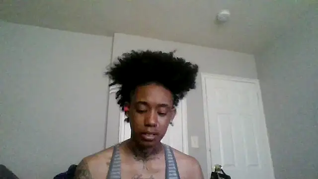 Snapshot of dezzidavill chatting on April 2, 2:04 pm dezzidavill online show from April 2, 2:04 pm