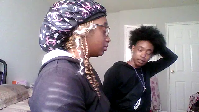 Snapshot of dezzidavill chatting on April 9, 12:54 pm dezzidavill online show from April 9, 12:54 pm