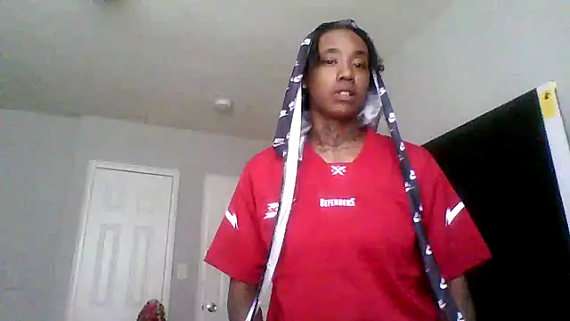 Snapshot of dezzidavill chatting on April 15, 5:53 pm dezzidavill online show from April 15, 5:53 pm