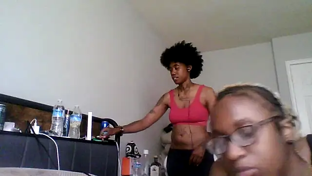 Snapshot of dezzidavill chatting on April 16, 2:07 pm dezzidavill online show from April 16, 2:07 pm