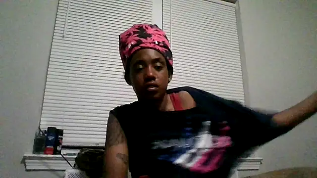 Snapshot of dezzidavill chatting on April 18, 2:04 am dezzidavill online show from April 18, 2:04 am