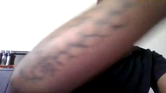 Snapshot of dezzidavill chatting on April 18, 2:43 pm dezzidavill online show from April 18, 2:43 pm