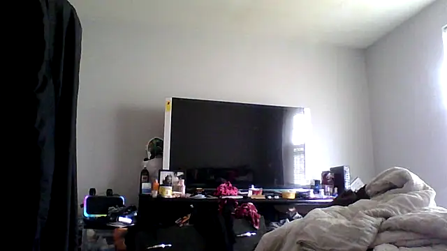 Snapshot of dezzidavill chatting on May 2, 1:49 pm dezzidavill online show from May 2, 1:49 pm