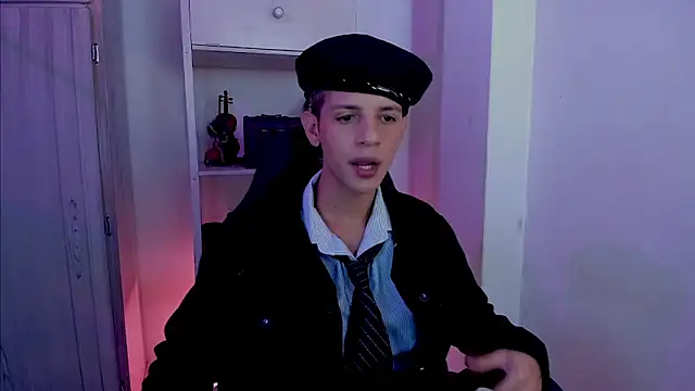 tylernova online show from November 26, 3:29 am