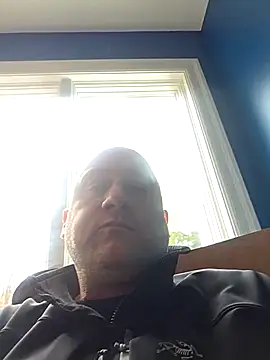 akstr8 online show from March 28, 4:28 pm