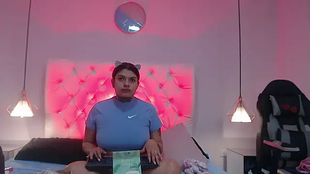 Snapshot of Bubbiecherry chatting on October 28, 12:19 pm Bubbiecherry online show from October 28, 12:19 pm