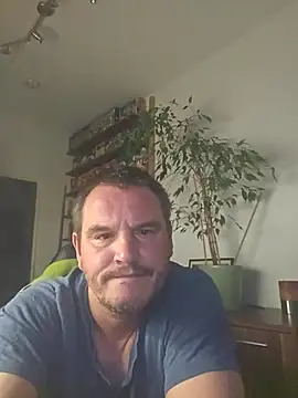 Snapshot of Macknow chatting on October 8, 9:34 pm Macknow online show from October 8, 9:34 pm
