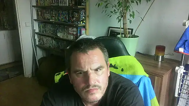 Snapshot of Macknow chatting on October 9, 3:10 pm Macknow online show from October 9, 3:10 pm