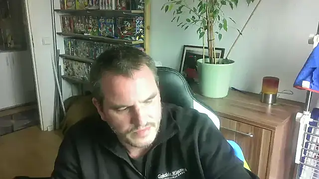 Snapshot of Macknow chatting on October 10, 11:53 am Macknow online show from October 10, 11:53 am