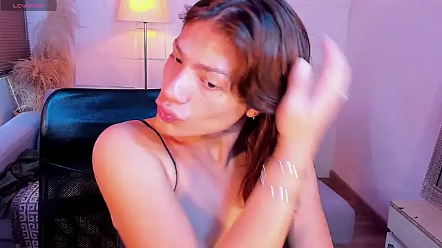 Snapshot of KassMonroe chatting on November 17, 1:28 pm KassMonroe online show from November 17, 1:28 pm