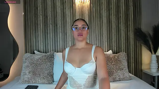 VanneCamiel online show from October 27, 11:58 am