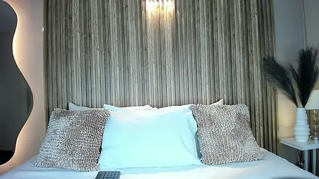 VanneCamiel online show from October 30, 11:55 am