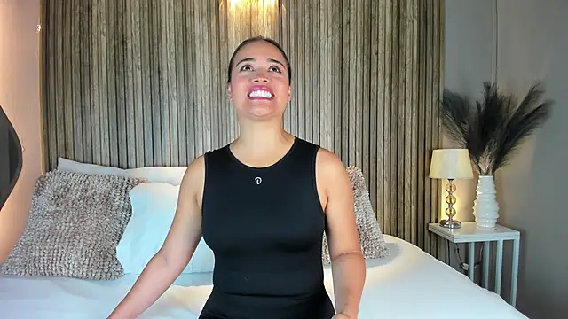 VanneCamiel online show from November 17, 12:11 pm