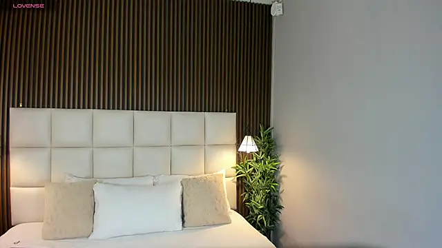 VanneCamiel online show from December 2, 11:37 am