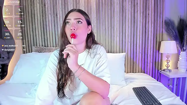 EmmaMillerr  online show from December 21, 4:41 am