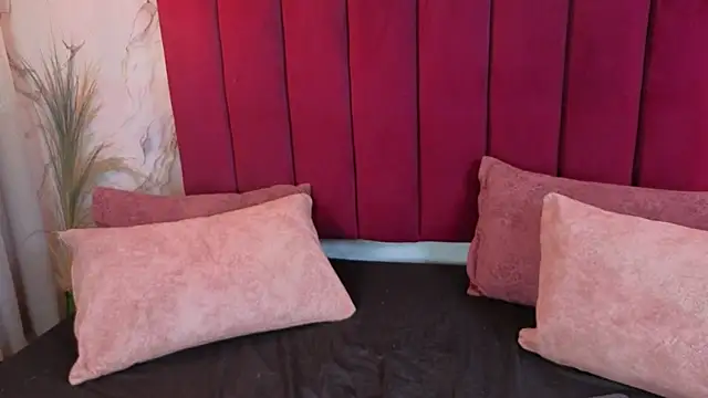 Snapshot of CHIARAJJONES chatting on April 28, 12:43 pm CHIARAJJONES online show from April 28, 12:43 pm