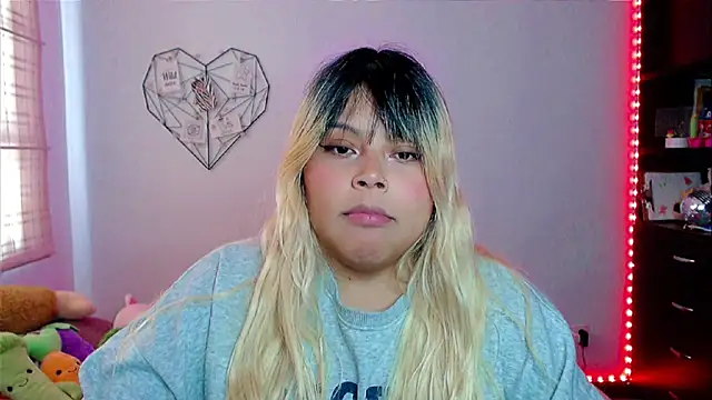 Snapshot of EllieMoonX chatting on November 15, 5:31 pm EllieMoonX online show from November 15, 5:31 pm