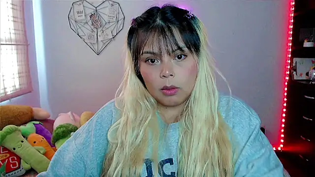 Snapshot of EllieMoonX chatting on November 24, 7:57 pm EllieMoonX online show from November 24, 7:57 pm