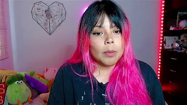 EllieMoonX online show from January 6, 8:45 pm