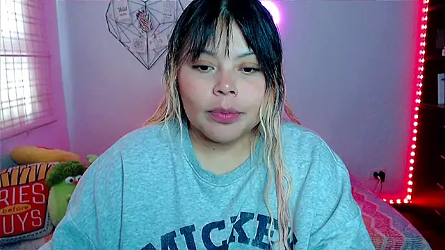 Snapshot of EllieMoonX chatting on February 15, 9:33 pm EllieMoonX online show from February 15, 9:33 pm