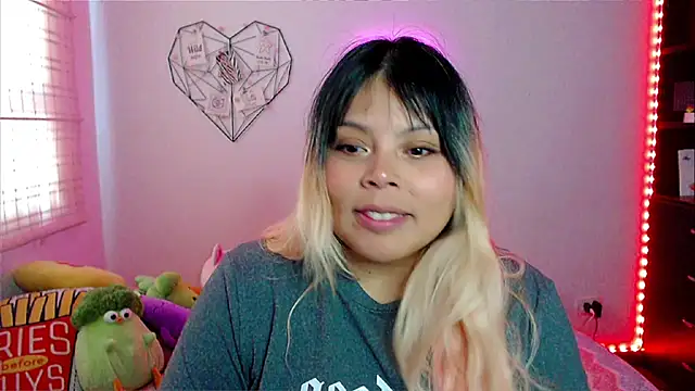 Snapshot of EllieMoonX chatting on February 18, 9:55 pm EllieMoonX online show from February 18, 9:55 pm