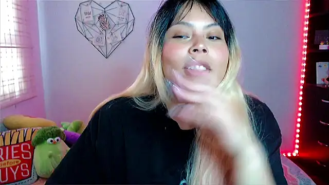 Snapshot of EllieMoonX chatting on February 27, 9:04 pm EllieMoonX online show from February 27, 9:04 pm