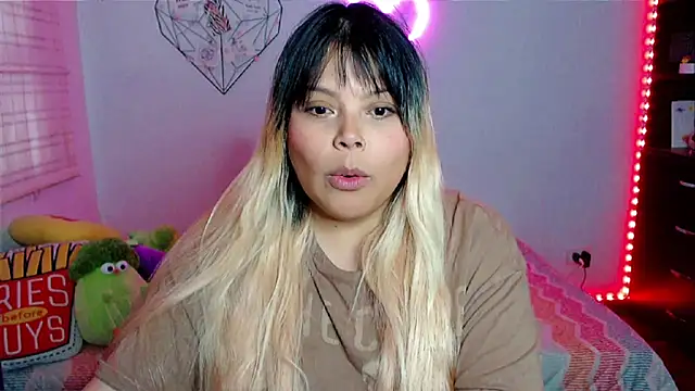 Snapshot of EllieMoonX chatting on March 3, 10:59 pm EllieMoonX online show from March 3, 10:59 pm