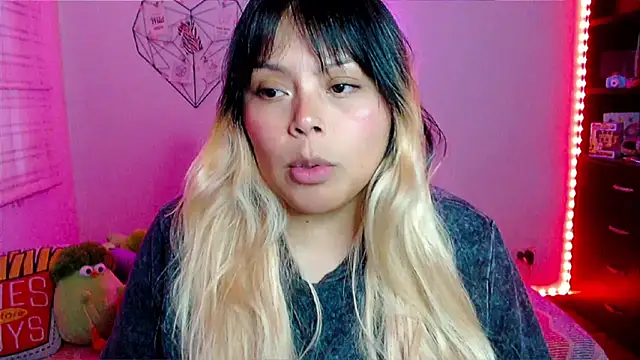 Snapshot of EllieMoonX chatting on March 9, 11:09 pm EllieMoonX online show from March 9, 11:09 pm