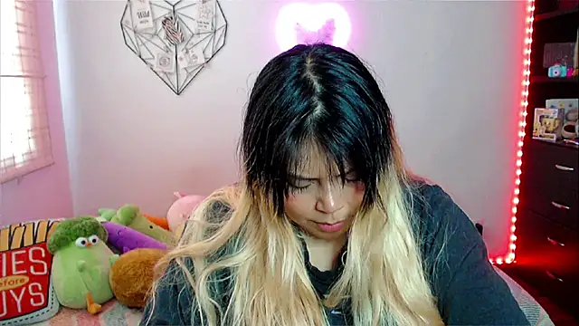 Snapshot of EllieMoonX chatting on March 11, 8:15 pm EllieMoonX online show from March 11, 8:15 pm