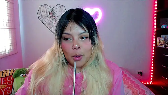 Snapshot of EllieMoonX chatting on March 17, 9:40 pm EllieMoonX online show from March 17, 9:40 pm