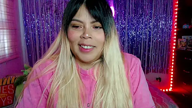 Snapshot of EllieMoonX chatting on March 20, 10:47 pm EllieMoonX online show from March 20, 10:47 pm