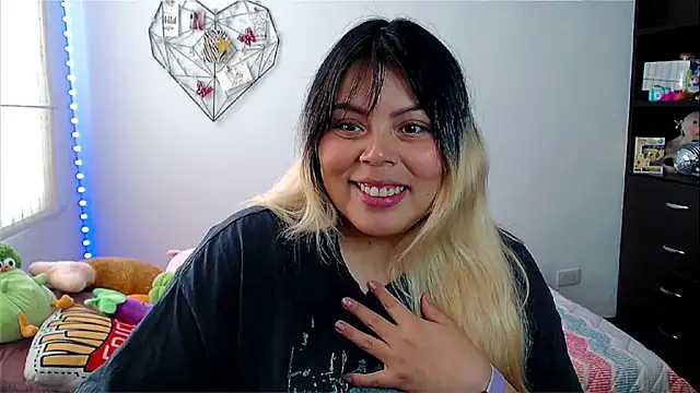 Snapshot of EllieMoonX chatting on March 31, 9:37 pm EllieMoonX online show from March 31, 9:37 pm