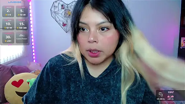 EllieMoonX online show from April 22, 10:22 pm