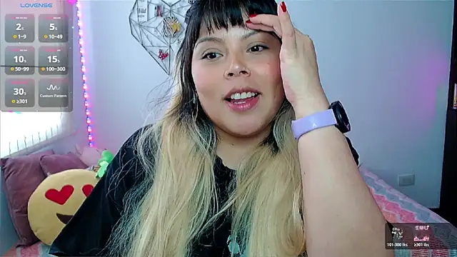 EllieMoonX online show from April 29, 9:10 pm