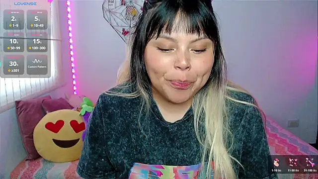 EllieMoonX online show from May 2, 10:37 pm