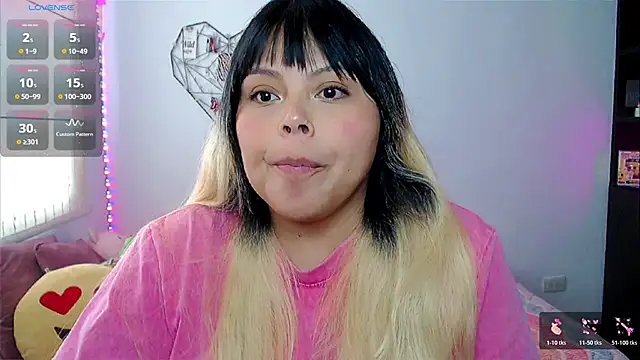 EllieMoonX online show from May 3, 9:32 pm