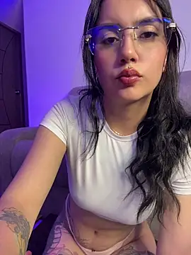 Lucy 699 online show from April 27, 6:33 am