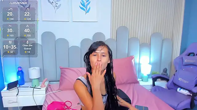 luly dreams online show from April 23, 11:31 am