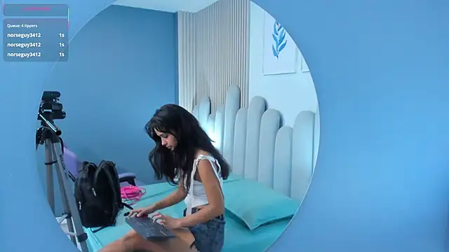 luly dreams online show from June 18, 11:47 am