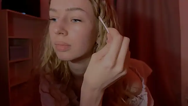 Snapshot of LunaCrave chatting on November 10, 2:16 pm LunaCrave online show from November 10, 2:16 pm