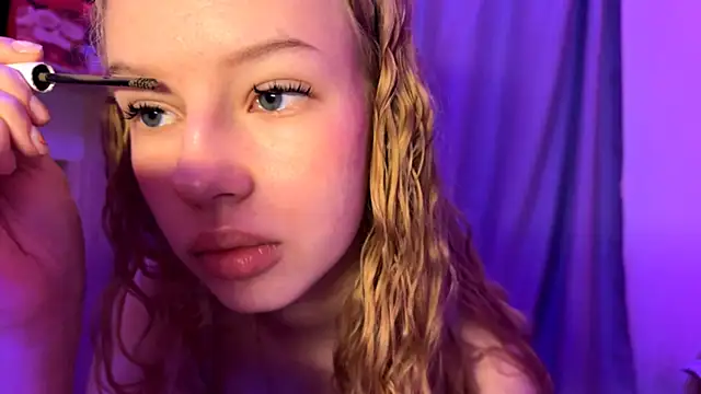 Snapshot of LunaCrave chatting on November 28, 12:41 pm LunaCrave online show from November 28, 12:41 pm